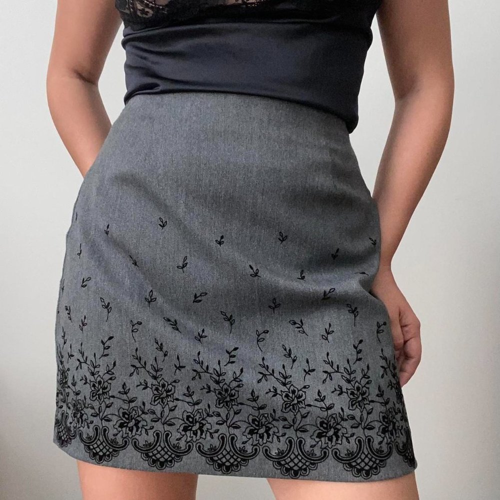 Vintage Express grey mini skirt with velvet floral decal